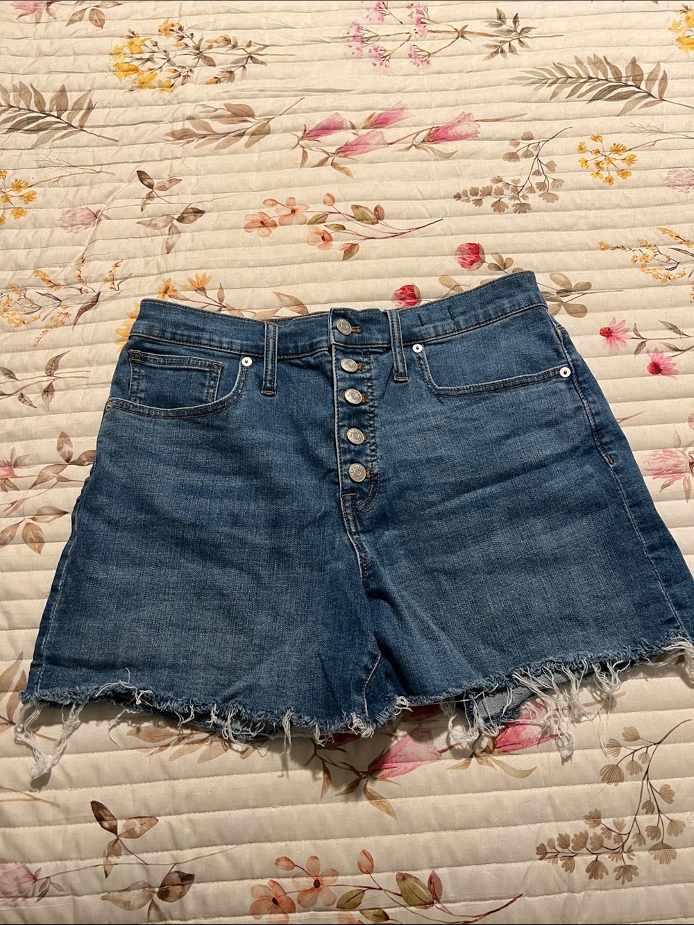 Madewell High-Waisted Button-Fly Raw Hem Denim Shorts in Blue